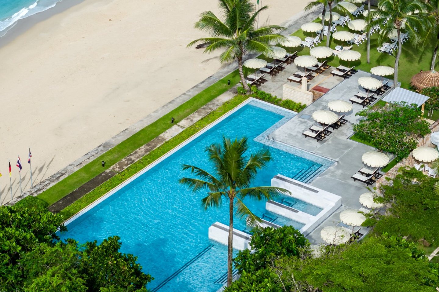 Apsara Beachfront Resort & Villa